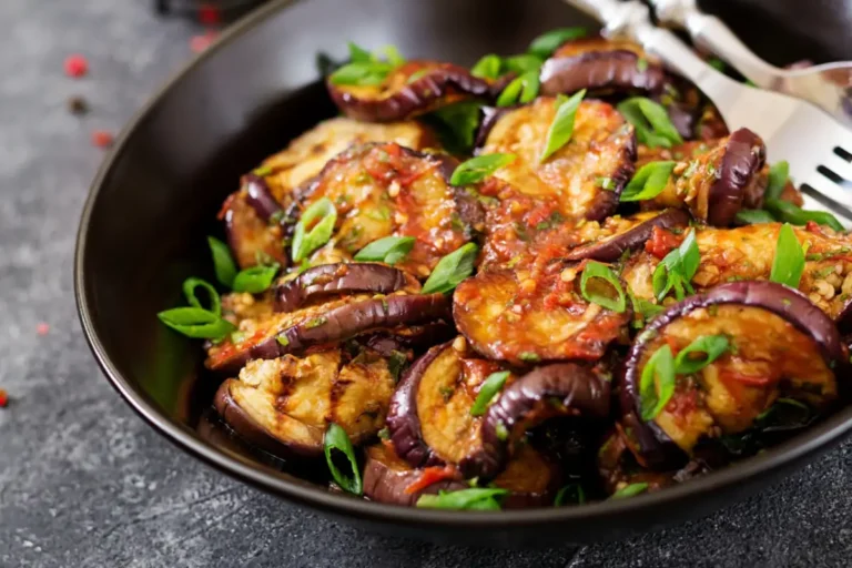 Aubergines grillées à la tomate