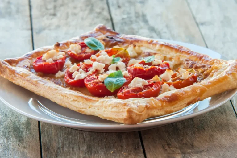 Tarte salée légère au thon et tomates