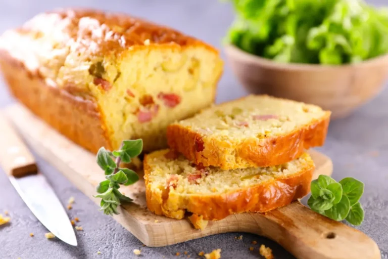 Cake salé au jambon et aux olives