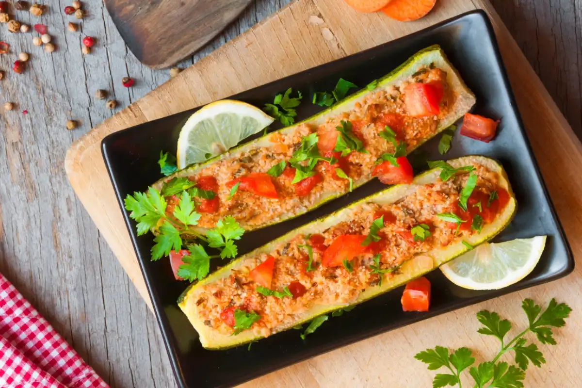Courgettes farcies au thon et à la tomate