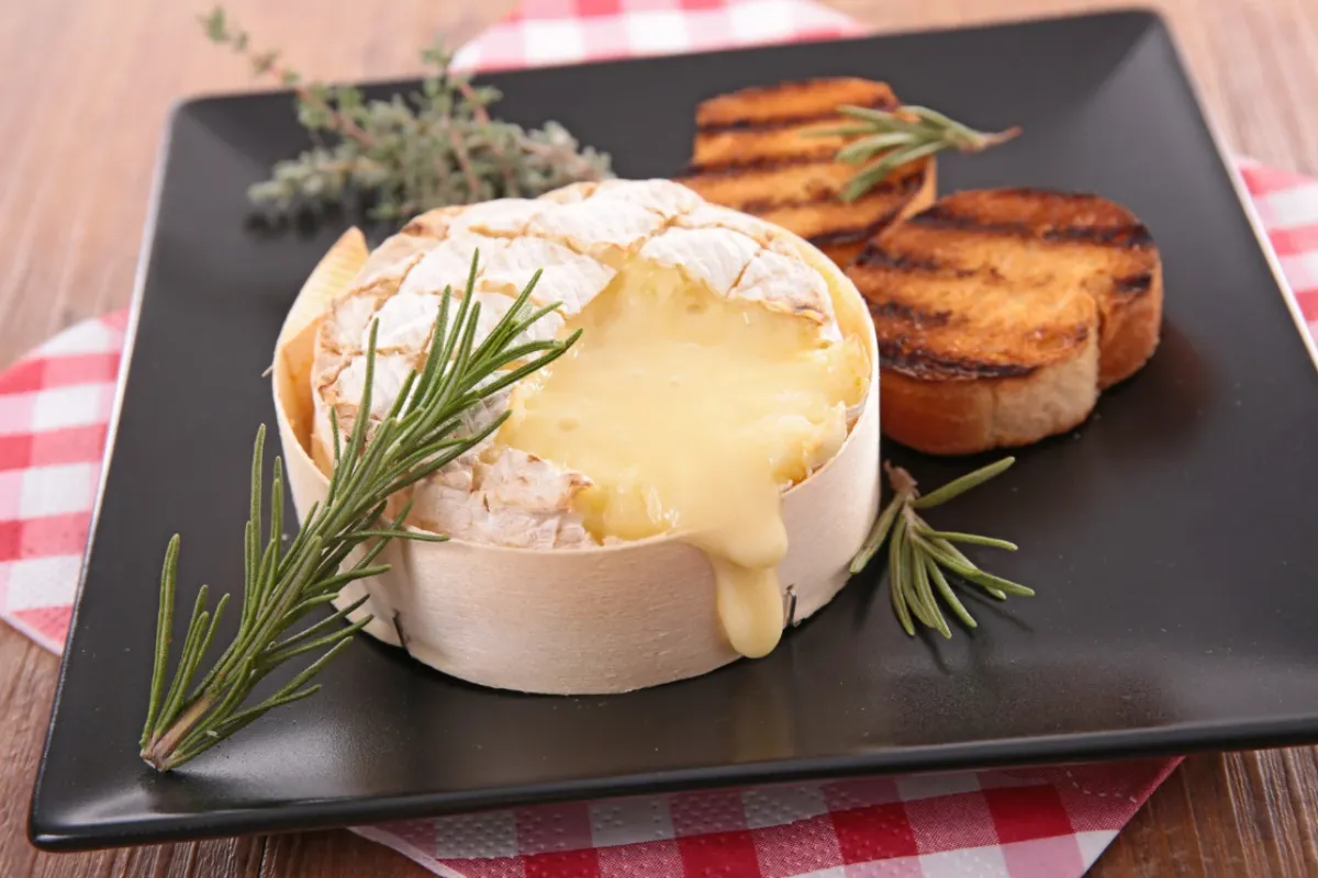 Camembert rôti au four